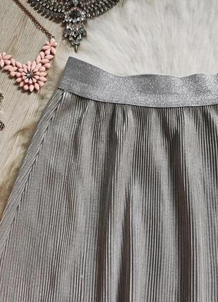 Серебряная юбка плиссе гофрирована на резинке пышная солнце блестящая короткая мини юбка4 фото
