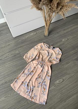 Неймовірно красива сукня в квітковий принт