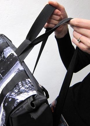Чорна сумка-трансформер з ущільненим відділенням для планшета або ноутбука4 фото