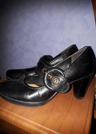 Кожаные туфли clarks