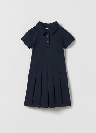 Плаття з коміром поло та спідницею в складку