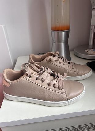 Кеди guess