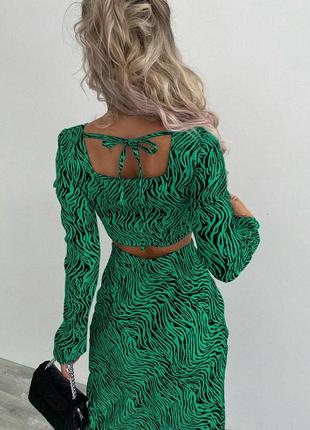 Женское платье миди зебра черное белое зеленое нарядное весеннее открытое облегающее9 фото