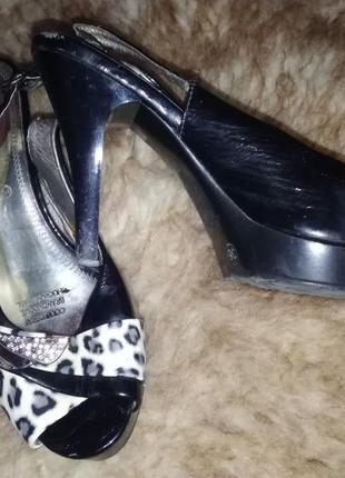 Босоножки с принтом лео