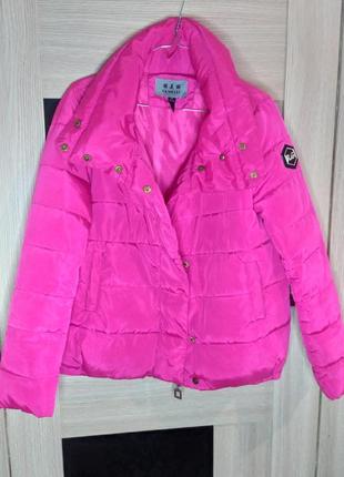 Короткая курточка розового цвета, размер м