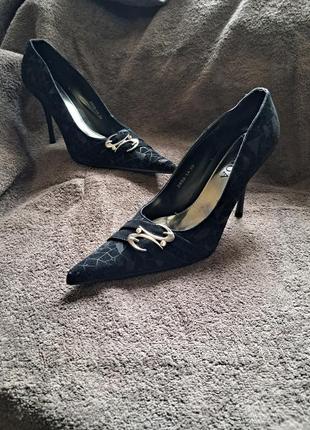 Туфлі чорні на шпильці