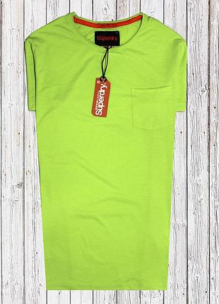 Яскрава футболка syperdry