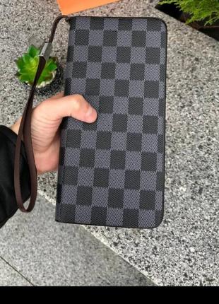 Стильный клатч louis vuitton grey, упакован в фирменном пакетике и послужит хорошим подарком для любого мужчины3 фото