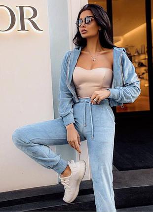 Женский велюровый костюм