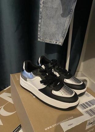 Мега крутые трендовые кроссы от bershka на стельку 23,5-24 см.