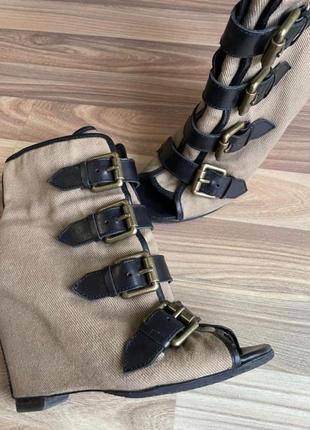 Стильні босоніжки