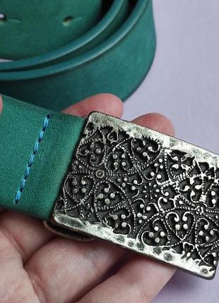 Ремень с крупной пряжкой , бирюзового цвета кожа