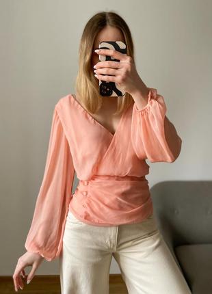 Шифонова рожева блуза фасону на запах
