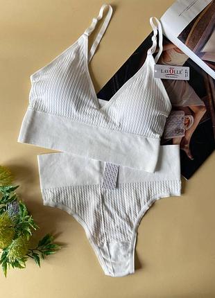 80/85вс комплект нижньої жіночої білизни молочного кольору, зручний безшовний топ з трусиками стрінги