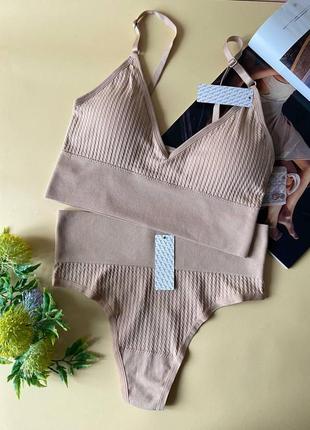 80/85вс комплект нижньої жіночої білизни бежевого кольору, зручний безшовний топ з трусиками стрінги