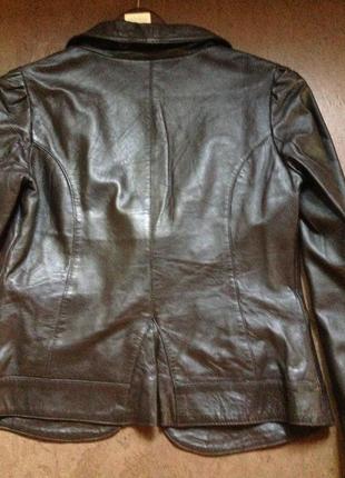 Кожаная куртка naf-naf шоколадного цвета1 фото