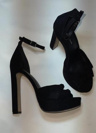 Босоніжки туфлі на підборах на платформі