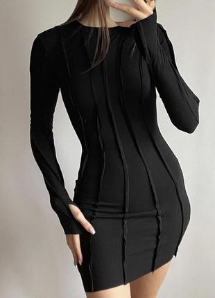 Чорна сукня в рубчик з вивернутими швами4 фото