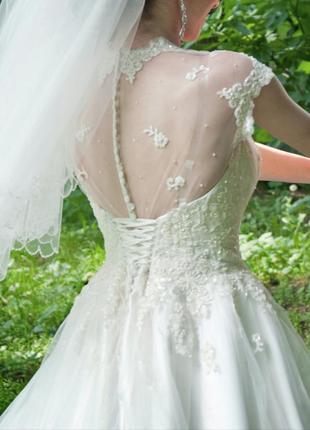 Весільна сукня/ весільну сукню