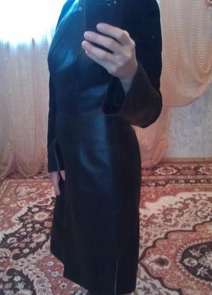 Дуже стильний італійський шкіряний плащ. пропонуйте свій варіант ціни