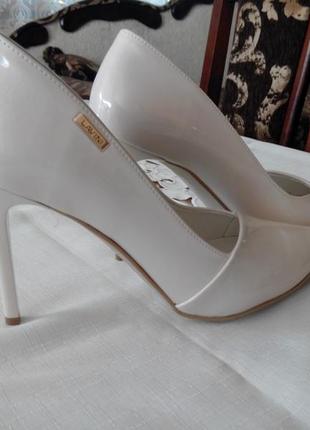 Туфлі-човники