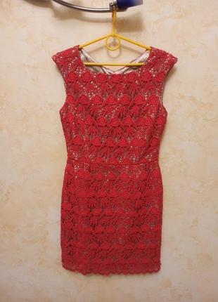 Шикарное платье из французского кружева с открытой спиной