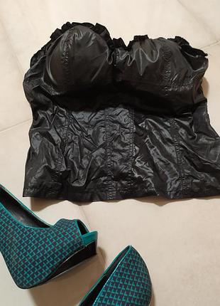 Топ черный с рюшами