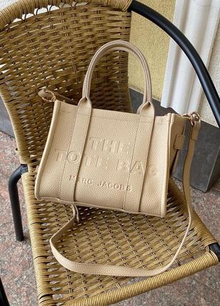 Женская стильная бежевая сумка marc jacobs тренд сезона