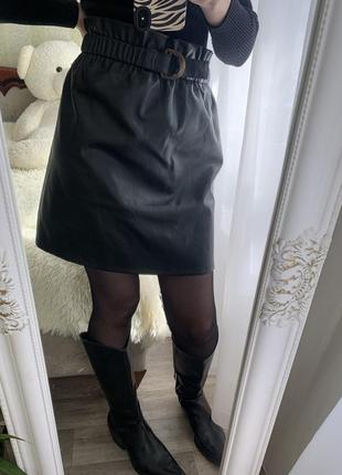 Кожаная юбка юбка черная с поясом3 фото