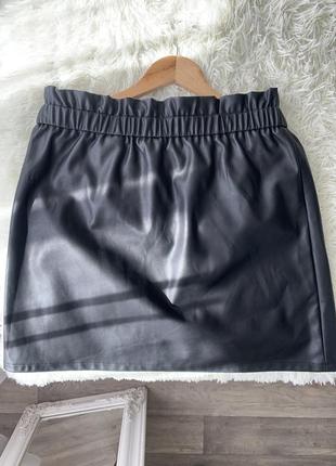 Кожаная юбка юбка черная с поясом5 фото