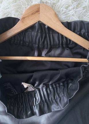 Кожаная юбка юбка черная с поясом10 фото