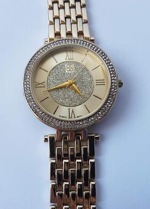 Красивий годинник daisy fuentes, кварц, інкрустований, під золото.