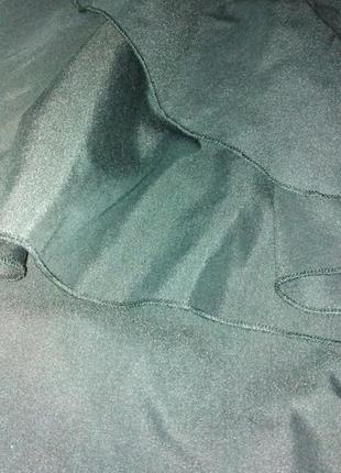 Шикарная новая удлиненная фирменная черная блуза prettylittlething с крупными воланами3 фото