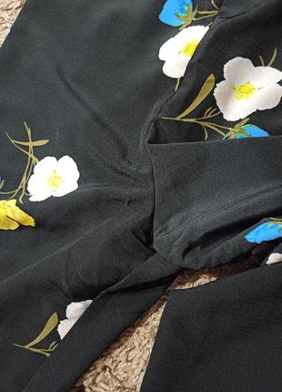 Стильный черный ромпер в цветах с брюками-кюлотами5 фото