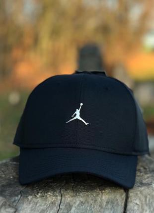 Оригінальна чорна бейсболка air jordan jumpman classic99 metal fd5186-0102 фото