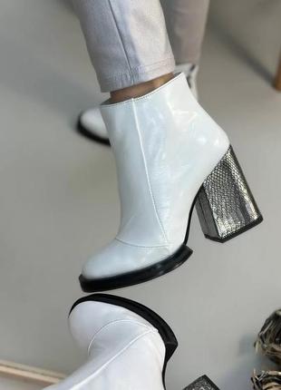 Стильні черевики з італійської шкіри жіночі на підборах білі