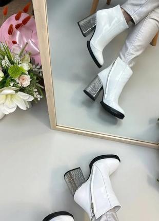 Стильні черевики з італійської шкіри жіночі на підборах білі4 фото