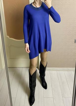 Теплое платье с асимметричным низом, цвета синий мажорель