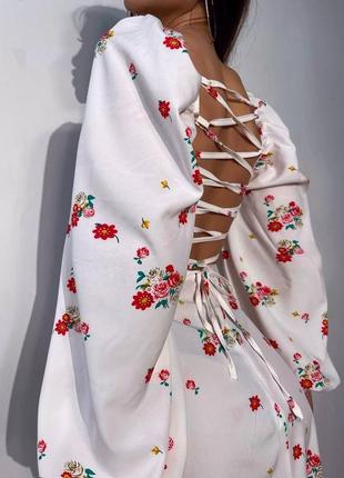 Платье миди с разрезом на ноге и шнуровкой на спине принт цветы софт10 фото