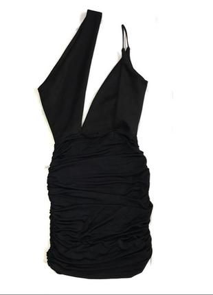 Черное платье с открытой спинкой и красивым декольте от missguided