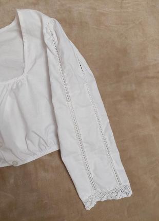 Актуальна трендова літня хлопкова блуза блузочка daller кроп топ с прошвой квадратний виріз на пуговичках в стилі h&m zara shein5 фото