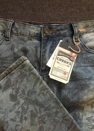 Оригинальные джинсы в цветочный принт фирмы creeks5 фото
