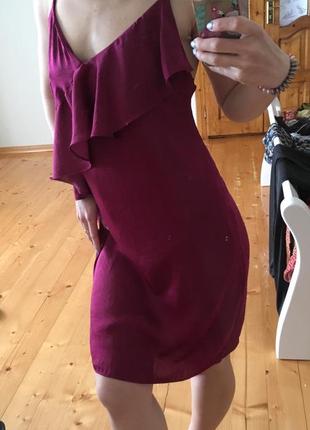 Платье с воланом открытой спиной1 фото