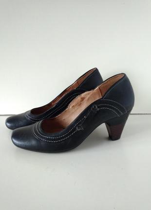 Р 6 / 39-40 26 см классические кожаные черные туфли на каблуке clarks