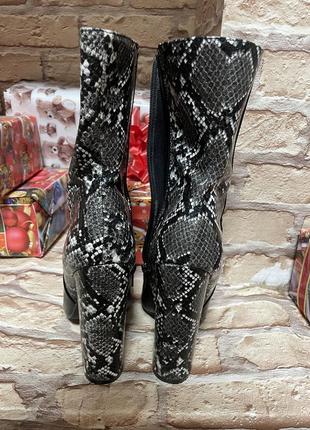 Чоботи🔥с принтом змії ,розмір 37,ціна 1200 грн