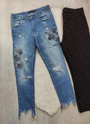 Блакитні джинси скіні вузька квітковою вишивкою розрізами знизу рвані стрейч щільні