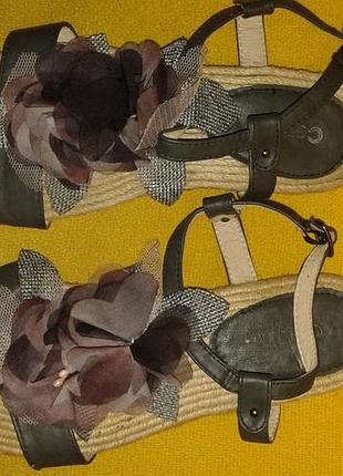 Класні модні босоніжки на натуральній плетеними платформі centro, розмір 36.