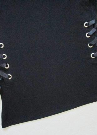 Крутая хлопковая стрейчевая чёрная футболка с переплётами шнуровкой dorothy perkins.3 фото