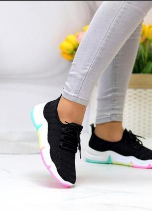 Яскраві зручні м'які дихаючі текстильні жіночі кросівки на кольоровій підошві.4 фото