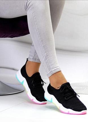 Яскраві зручні м'які дихаючі текстильні жіночі кросівки на кольоровій підошві.8 фото